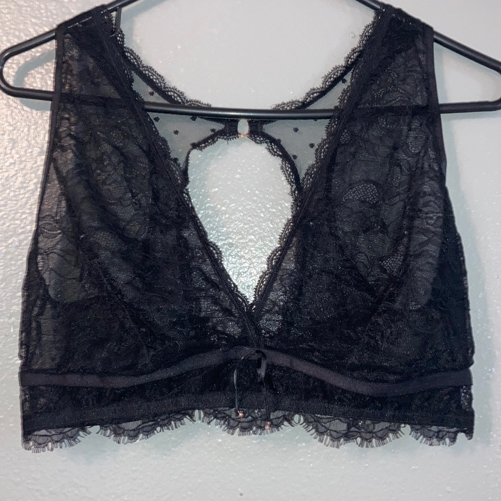 NWOT LACE BRALETTE